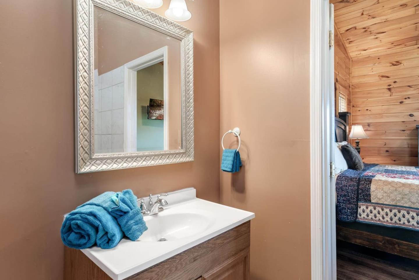 Top Mtn Views, Hottub, Games, 4 Suites, Pets Sevierville Kültér fotó